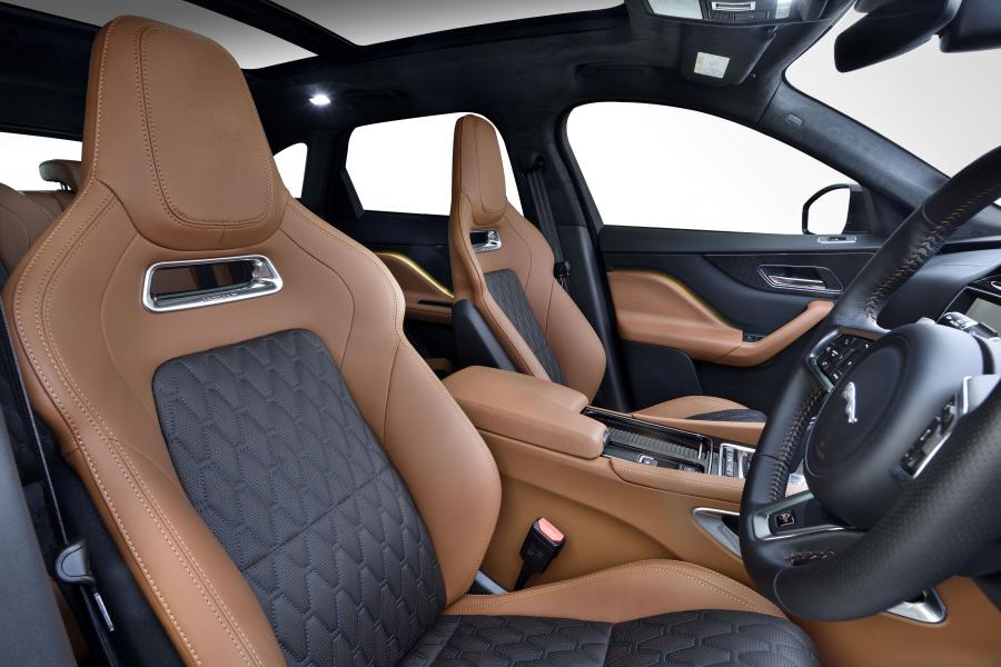 Интерьер Jaguar F-Pace SVR 2019 года  (ZA) (фото 12 из 30)